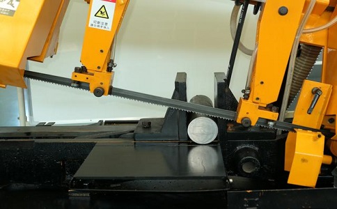 丹江口数控带锯床自动送料精度会出现偏差吗？